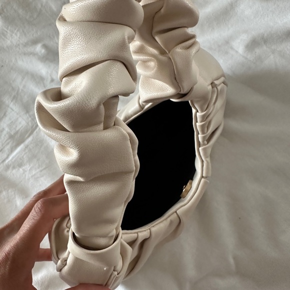 Ruched Ivory Bag - Picture 4 of 6